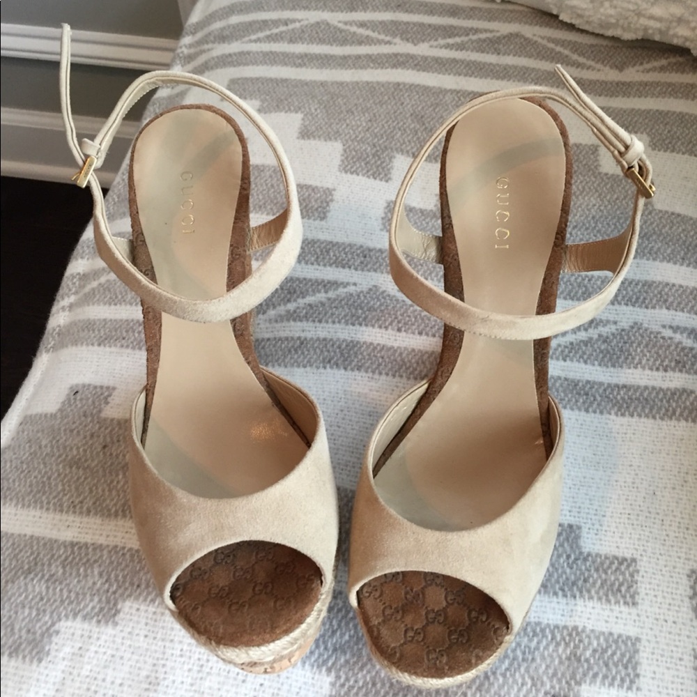 *SOLD* Gucci wedges tan suede